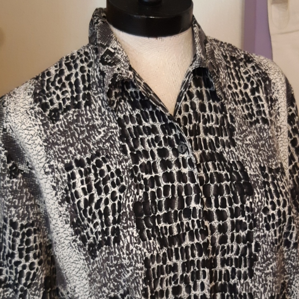 CLAUDIA RICHARDS Animal Print Blouse sz 10 short sleeve black white gray button